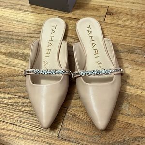 Tahari girl, embellished slides, new never worn